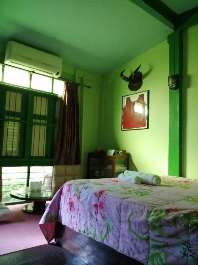 バンコク都 バーン テパ ブティック ハウス Bed & Breakfast エクステリア 写真