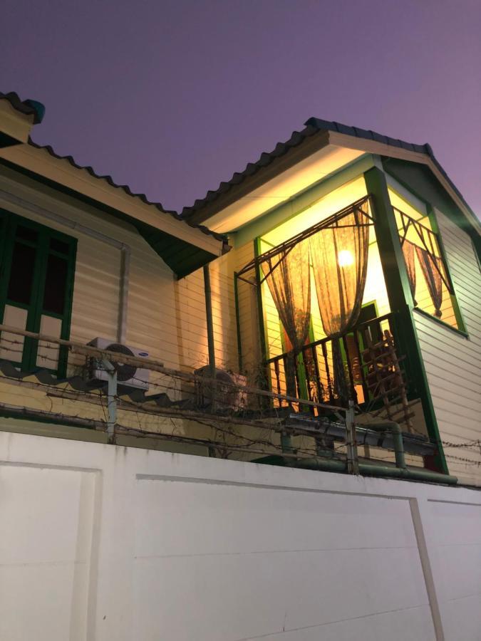 バンコク都 バーン テパ ブティック ハウス Bed & Breakfast エクステリア 写真